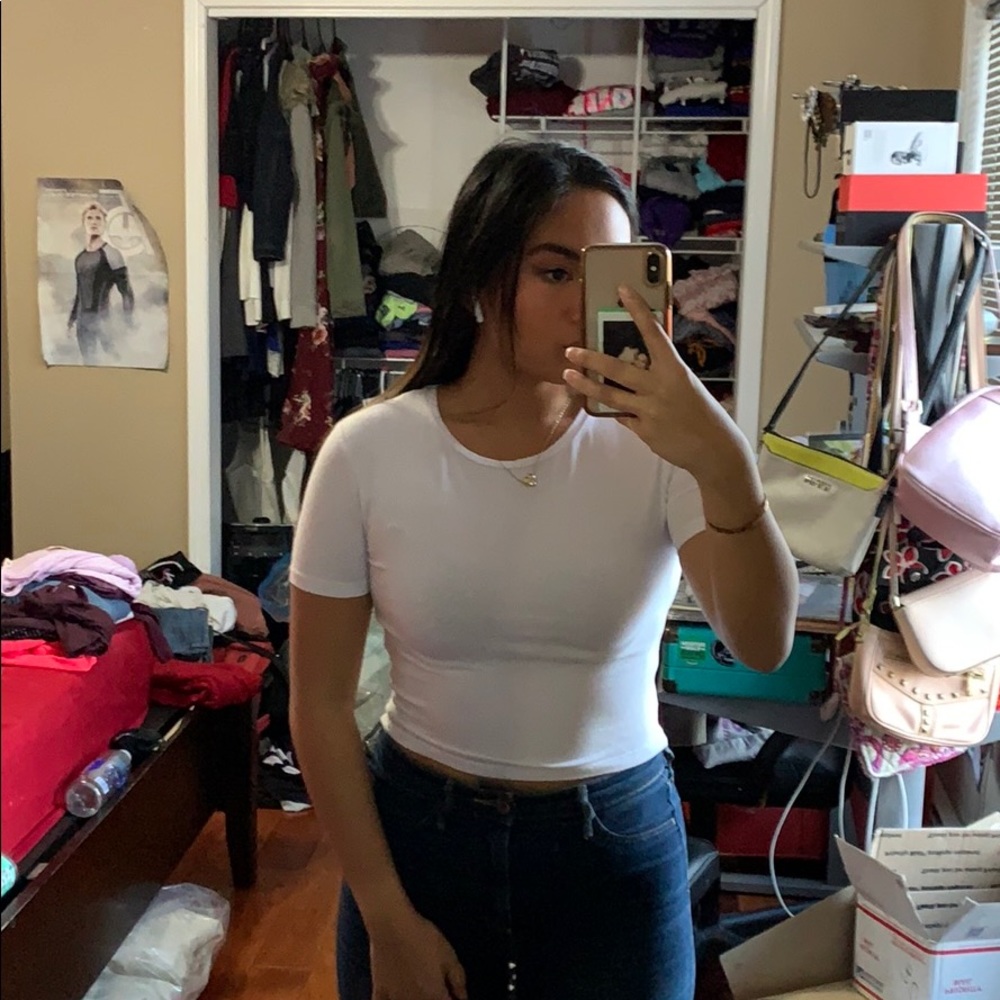 White fitted short sleeved top